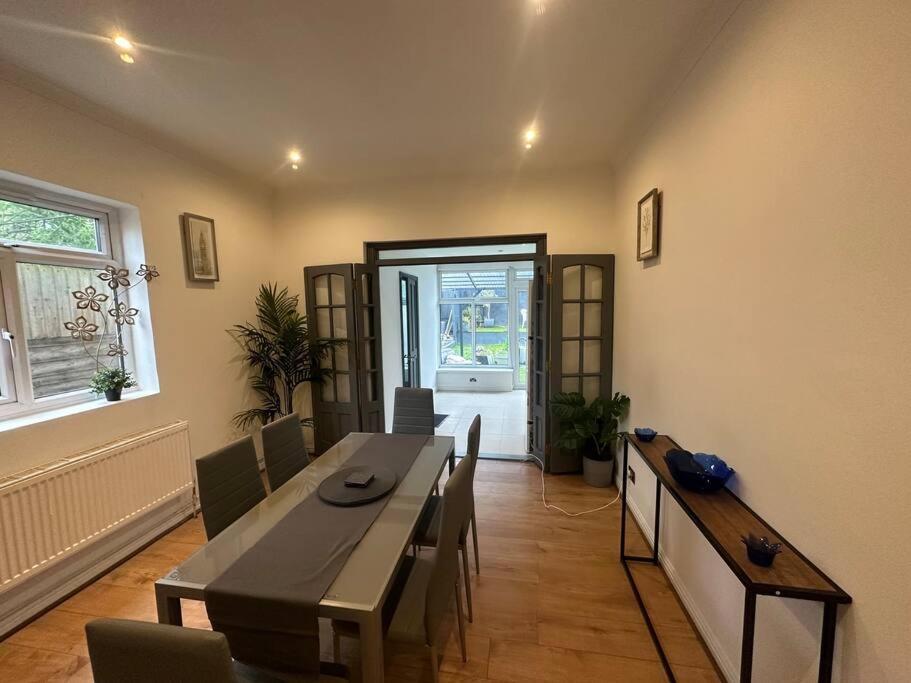 5 Bedroom House Se6 런던 외부 사진