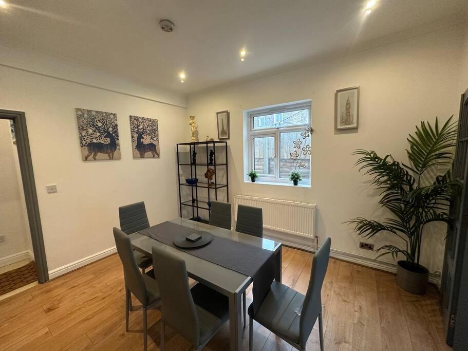 5 Bedroom House Se6 런던 외부 사진