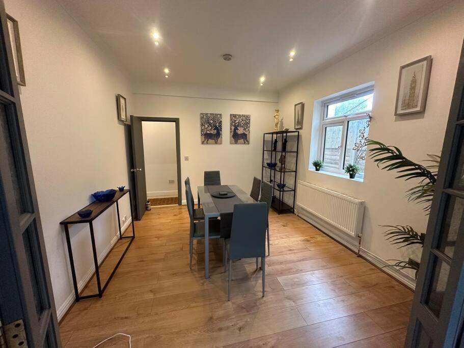 5 Bedroom House Se6 런던 외부 사진